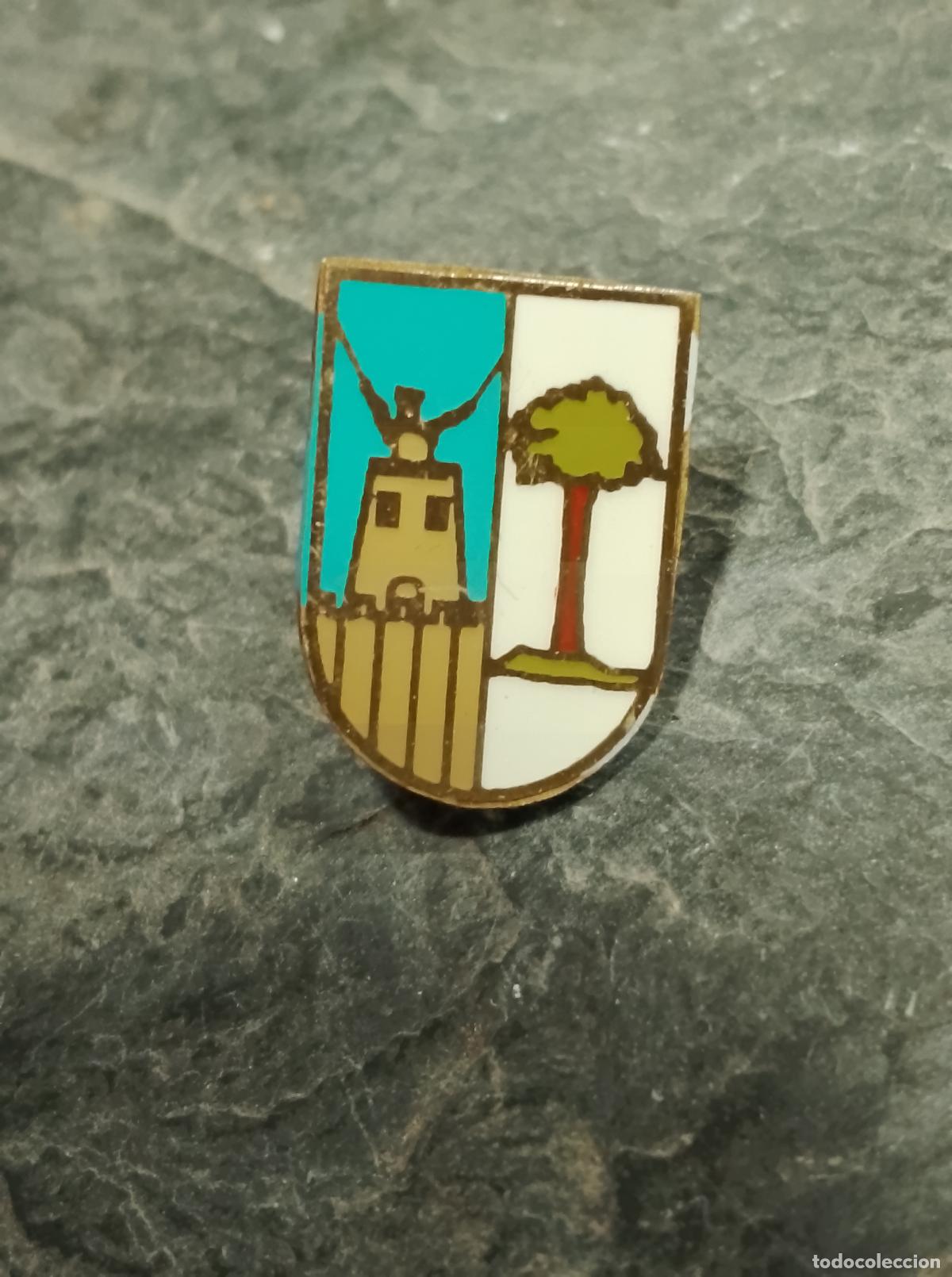 Sammelleidenschaft Sport: Pin escudo equipo futbol club deportivo lumbreas insignia esmaltada federaci&oacute;n murcia
