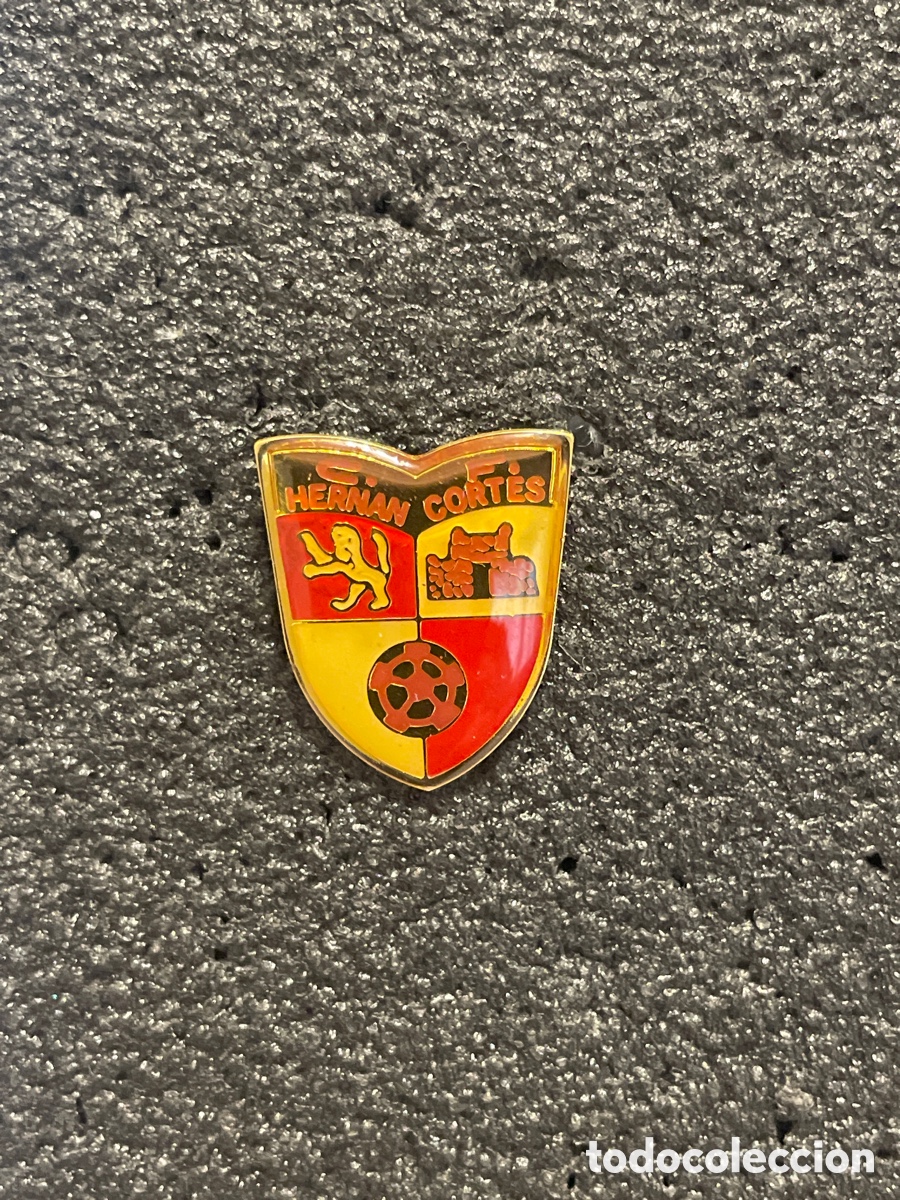 Sammelleidenschaft Sport: Pin 17 C.F. HERN&Aacute;N CORTES - Zaragoza