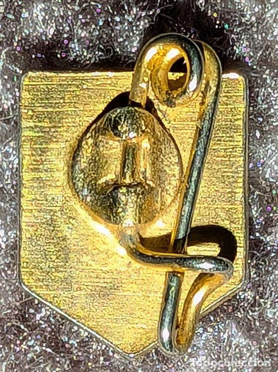 Coleccionismo deportivo: Antiguo pin de broche del Atl&eacute;tico de Madrid - Foto 2