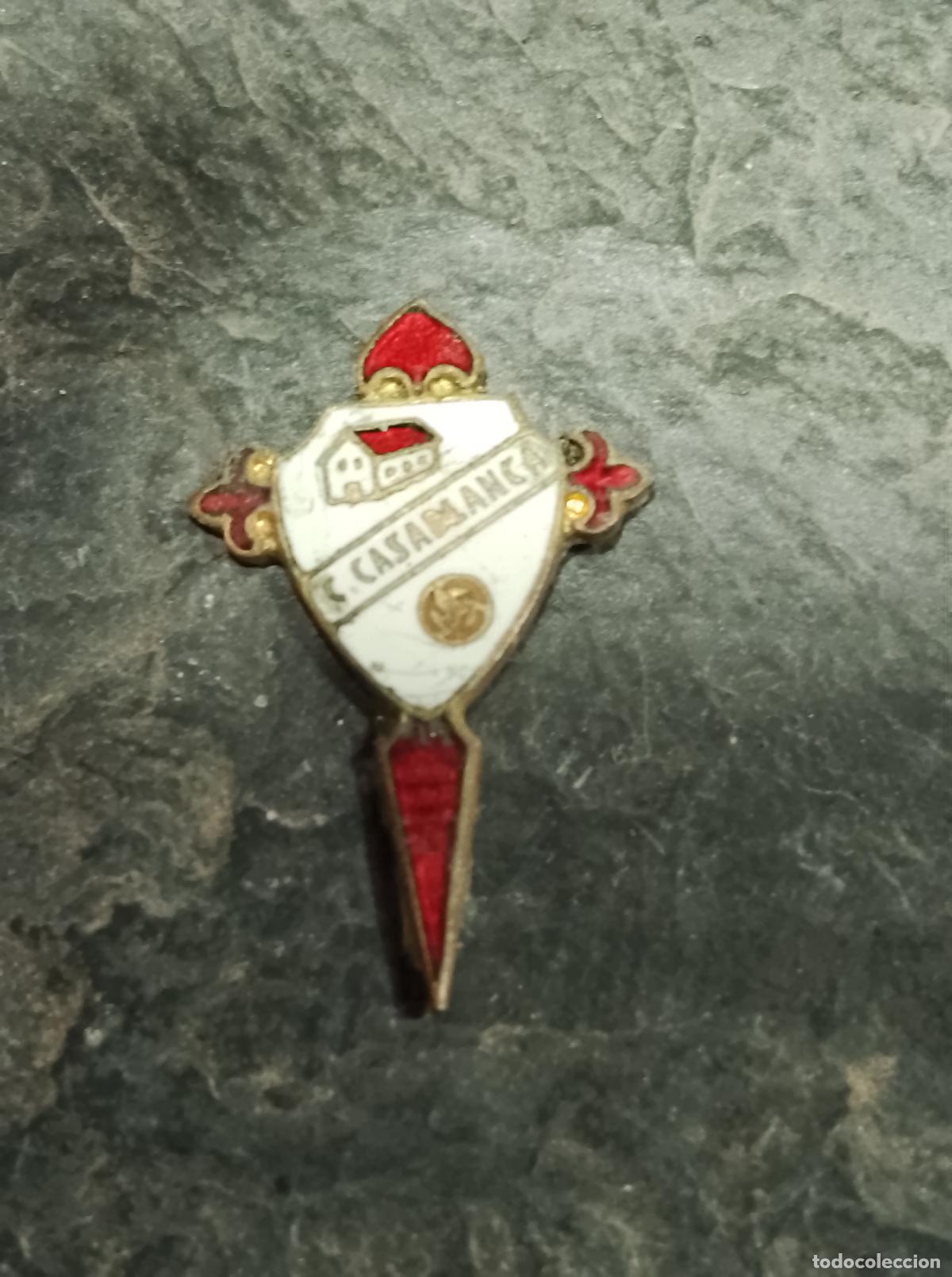 Sammelleidenschaft Sport: Pin antiguo escudo futbol club Casablanca insignia esmaltada muy rara original a&ntilde;os 40 equipo Vigo