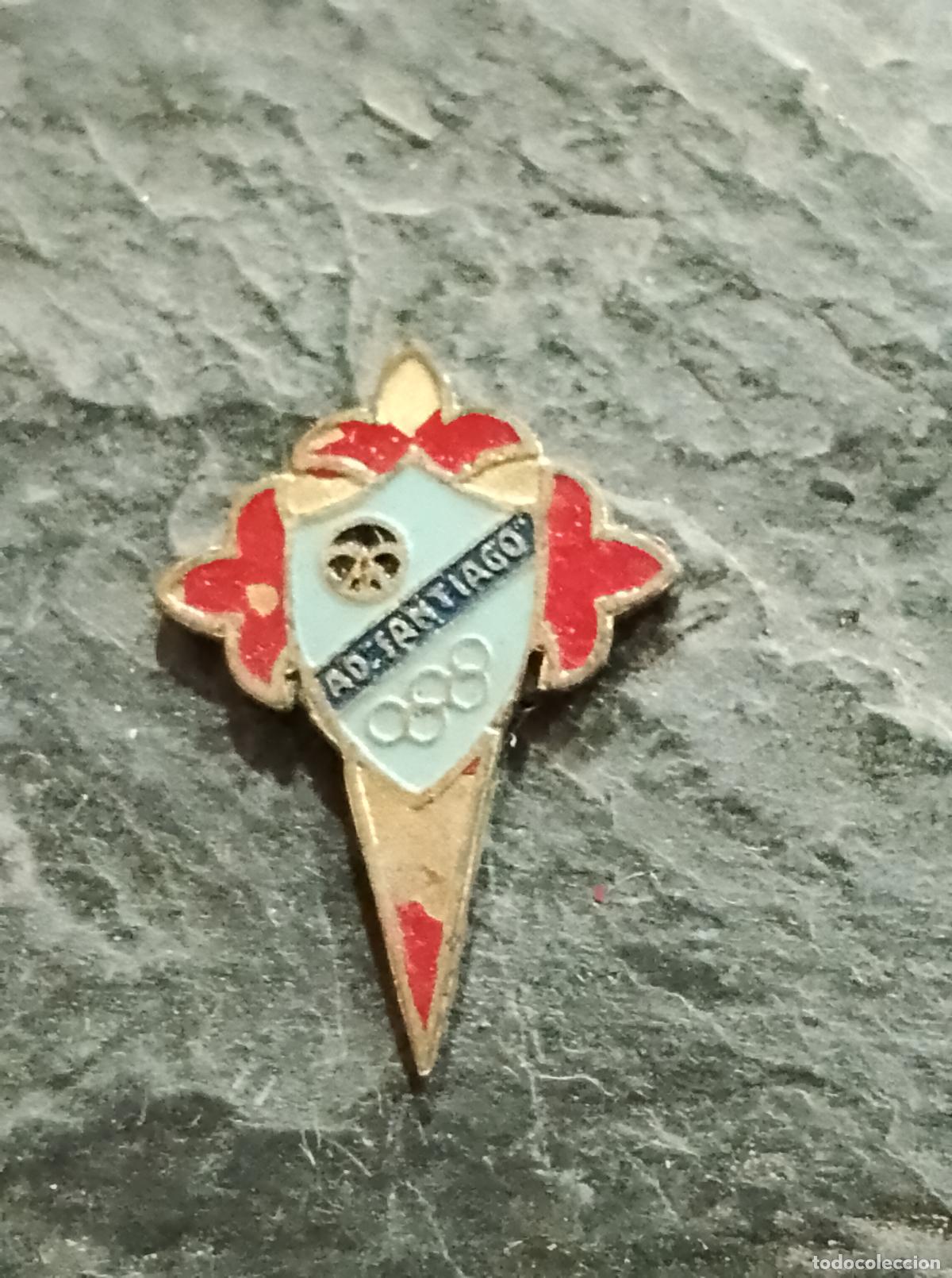 Sammelleidenschaft Sport: Pin antiguo escudo futbol asociaci&oacute;n deportiva santiago insignia antigua original federaci&oacute;n gallega