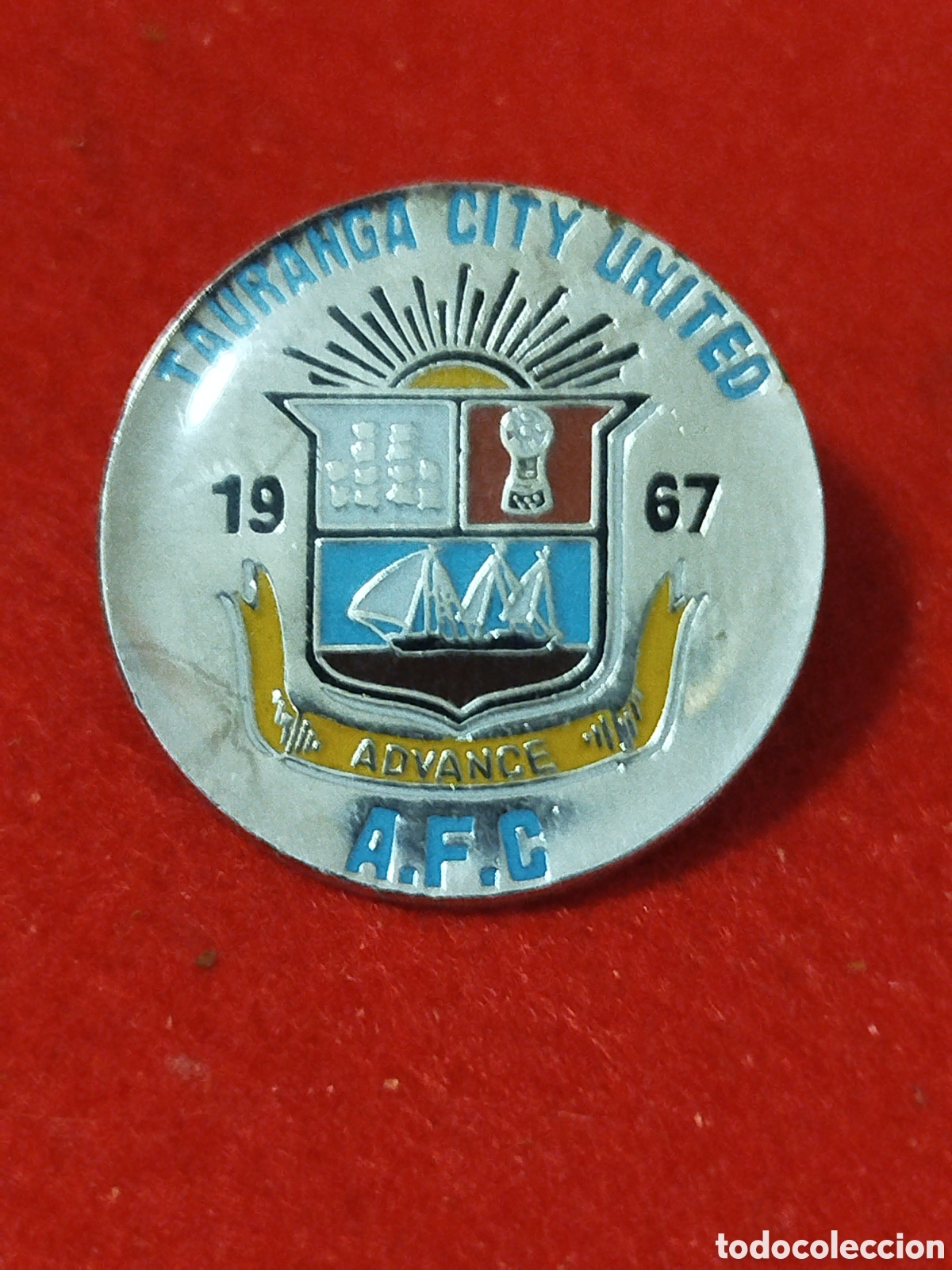 Sammelleidenschaft Sport: PINS DE FUTBOL TAURANGA CITY UNITED .Nueva Zelanda