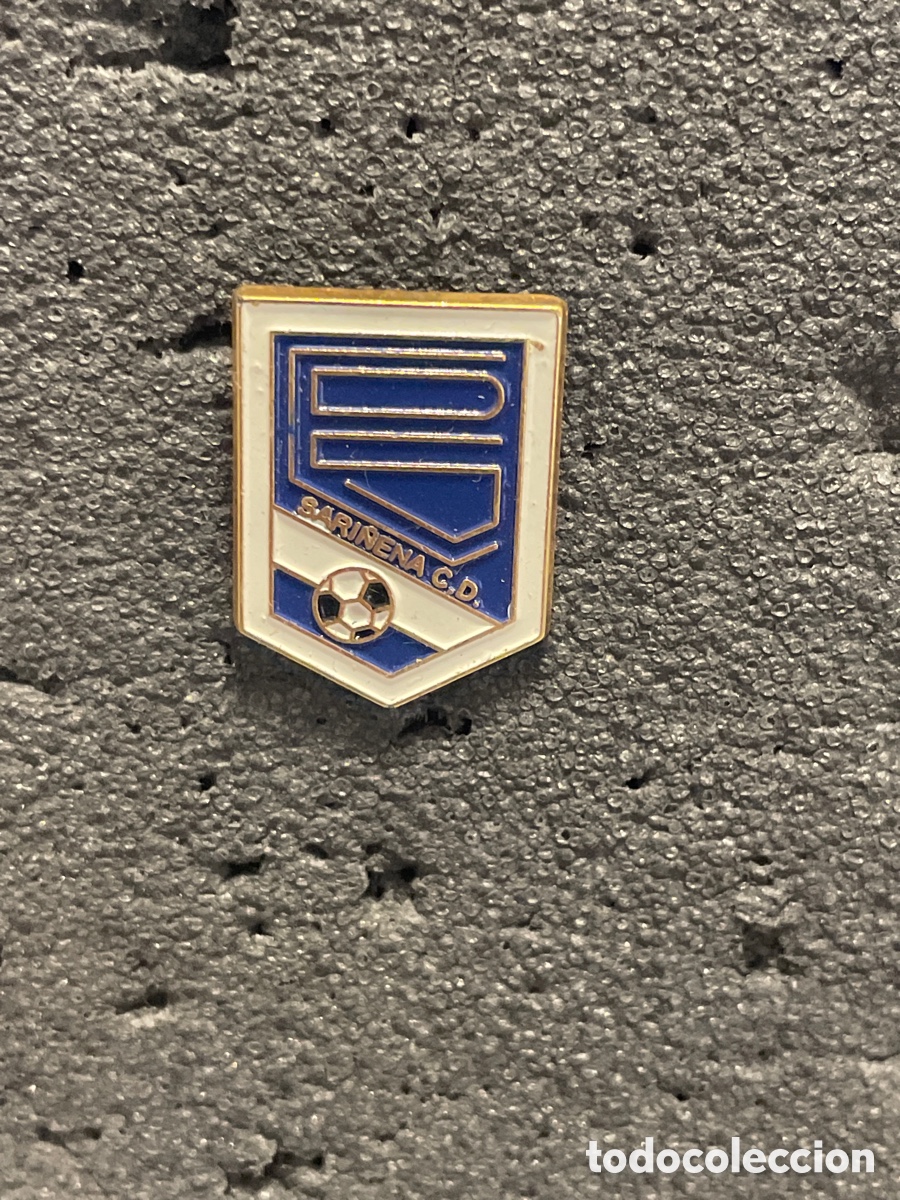 Sammelleidenschaft Sport: Pin 73 C.D. SARI&Ntilde;ENA - Sari&ntilde;ena (Huesca)