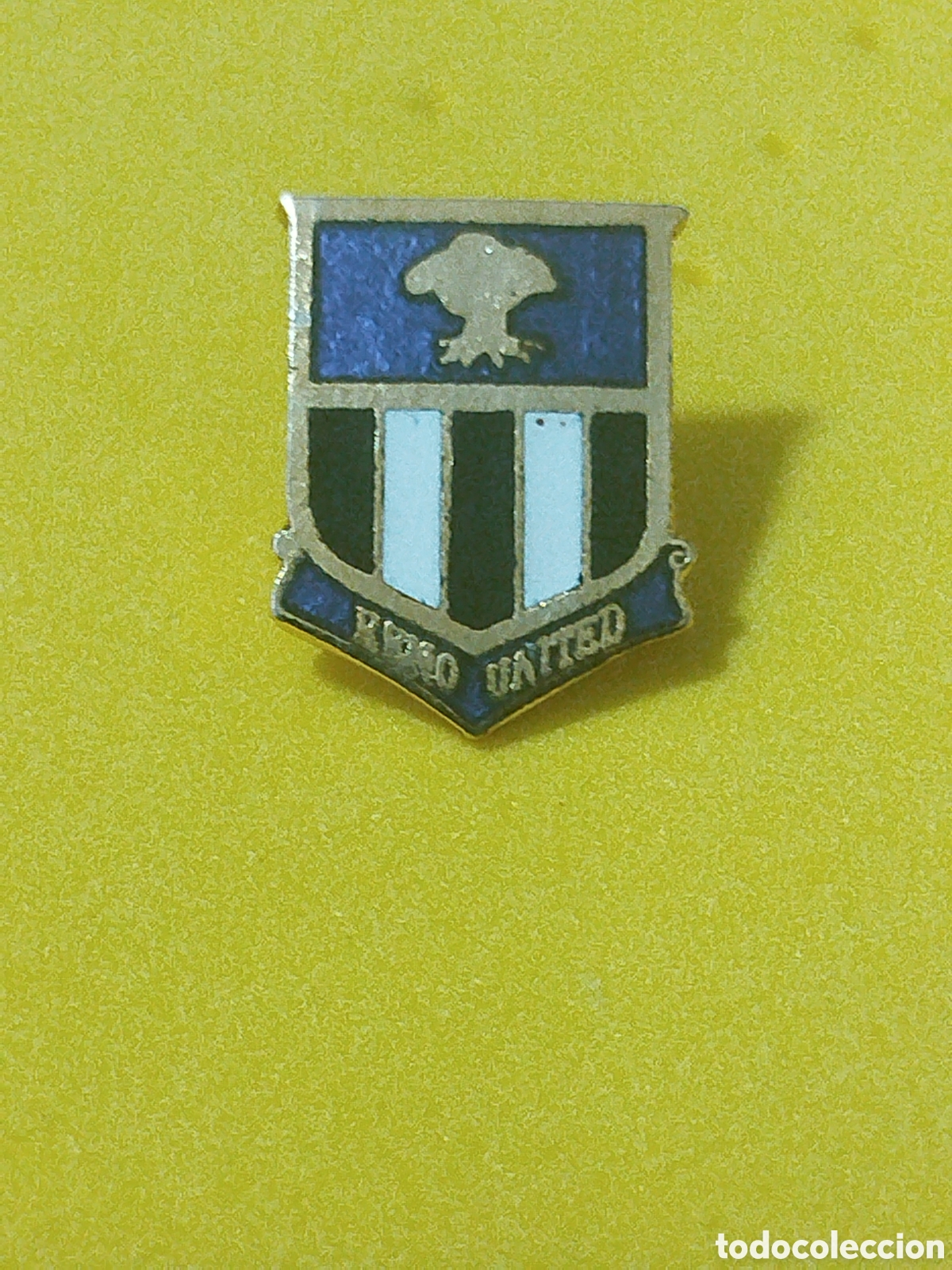 Collectionnisme sportif: PINS DE FUTBOL RENO UNITED FC MALTA