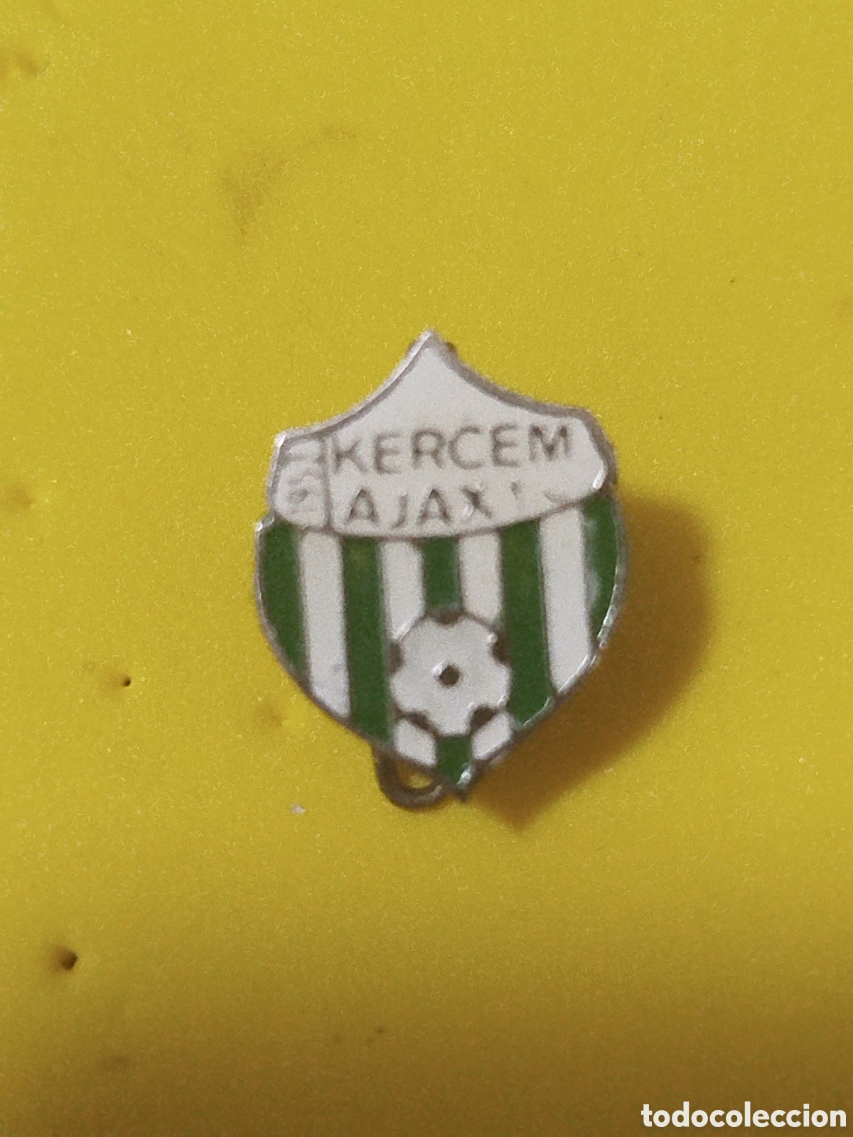 Collectionnisme sportif: PINS DE FUTBOL KERCEM AJAX FC GOZITAN MALTA