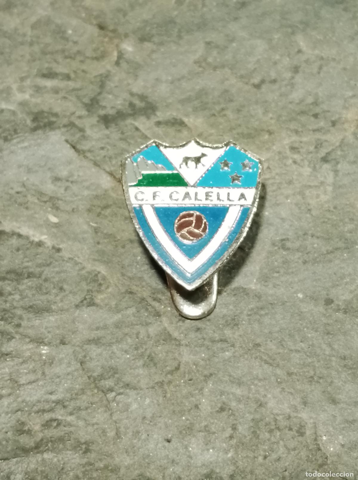Collectionnisme sportif: Pin escudo equipo club futbol Calella insignia bot&oacute;n ojal barcelona federaci&oacute;n catalana