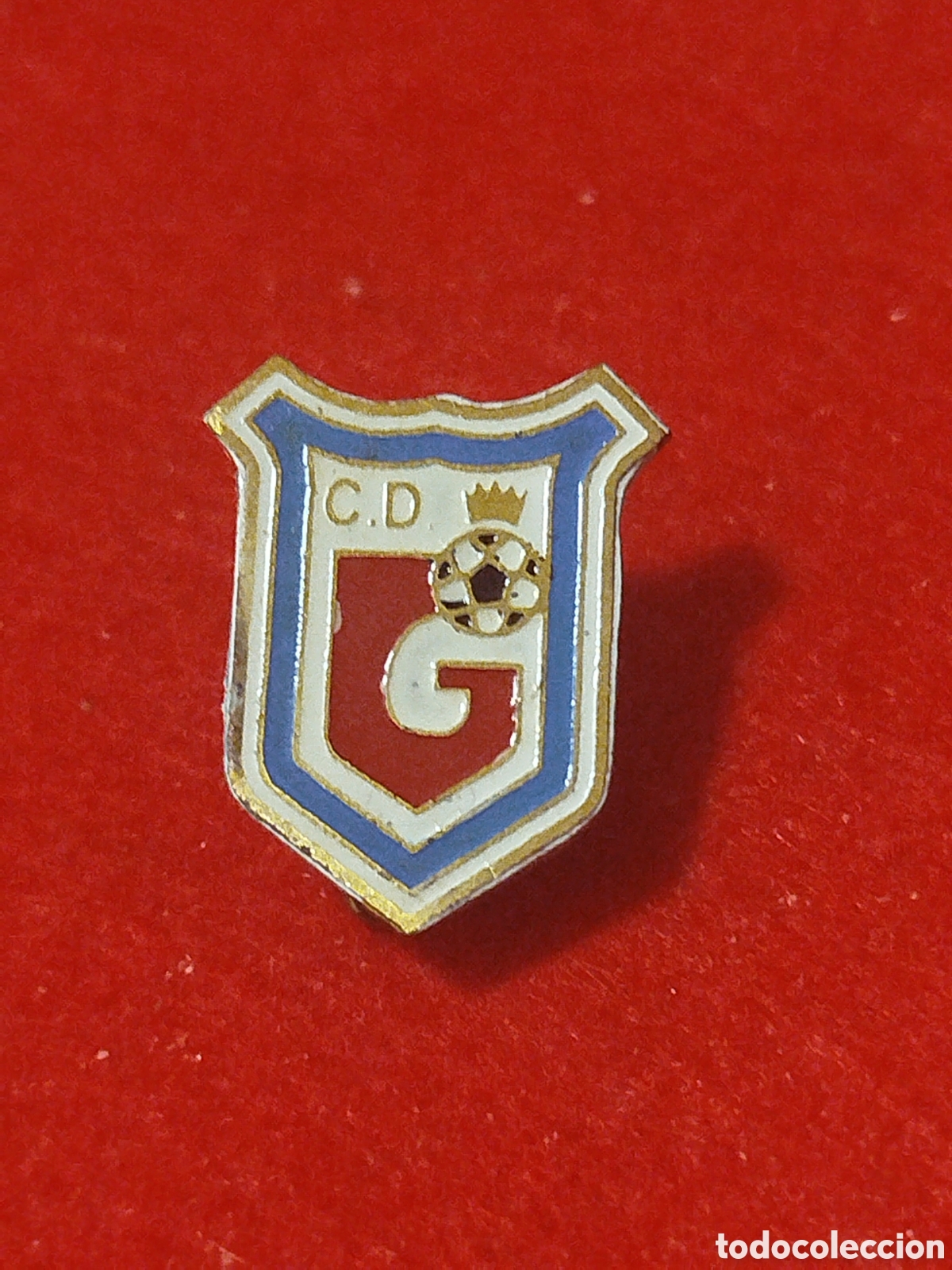 Sammelleidenschaft Sport: PINS DE FUTBOL.CD GRI&Ntilde;ON .MADRID