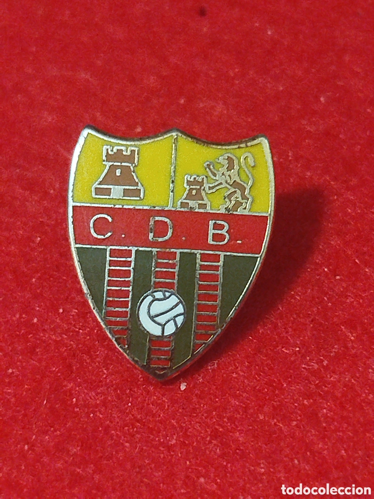 Sammelleidenschaft Sport: PINS DE FUTBOL CD BENAMOCARRA .MALAGA