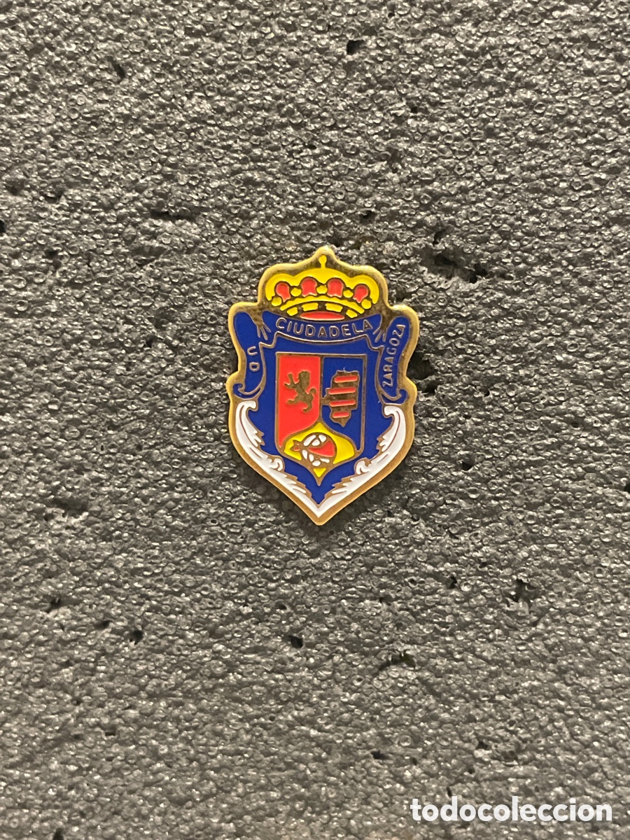 Collectionnisme sportif: Pin 92 U.D. CIUDADELA - Zaragoza