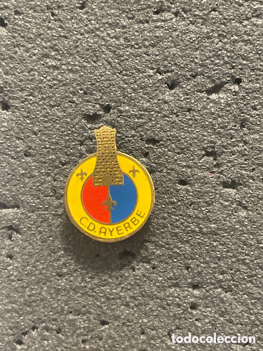 Collectionnisme sportif: Pin 111 C.D. AYERBE - Ayerbe (Huesca)