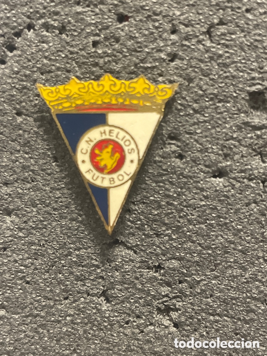 Colecionismo desportivo: Pin 115 CLUB NATACION HELIOS FUTBOL - Zaragoza