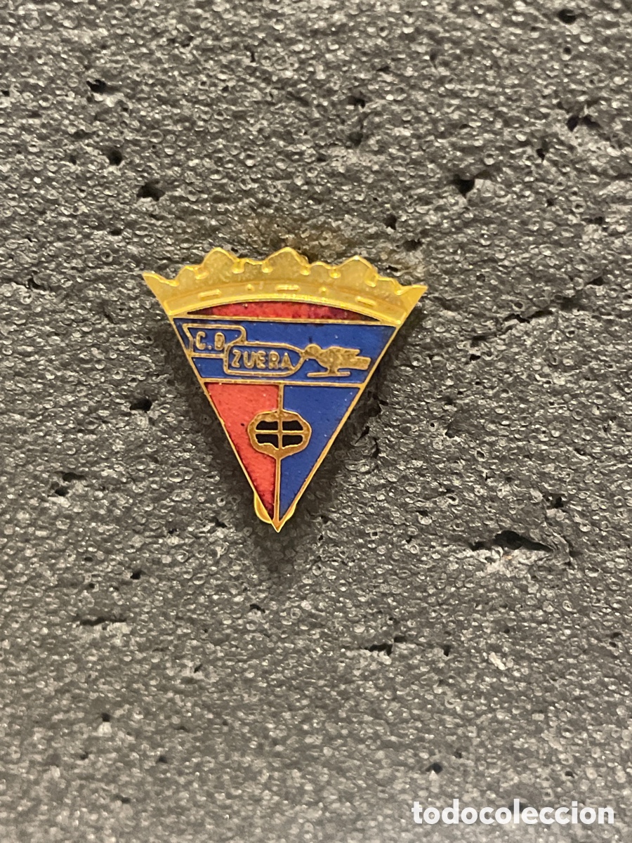 Coleccionismo deportivo: Pin 121 C.D. ZUERA - Zuera (Zaragoza)
