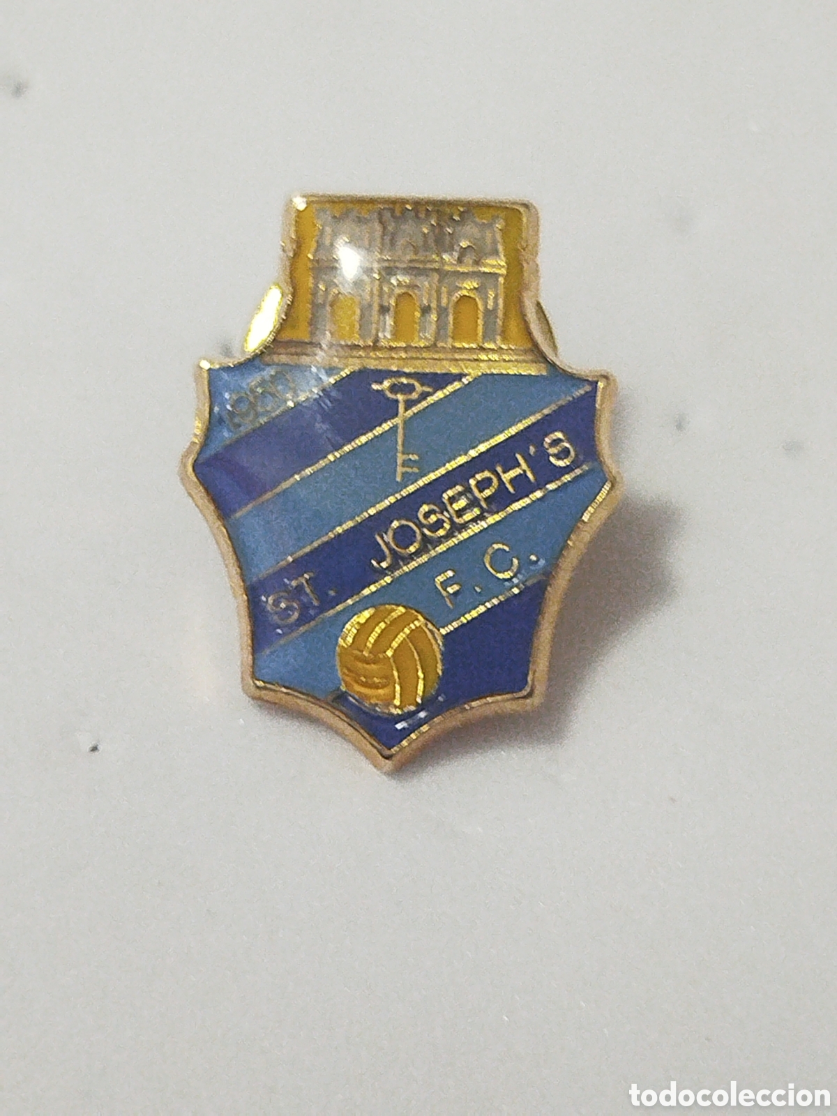 Coleccionismo deportivo: INSIGNIA DE FUTBOL EXTRANJEROS ST JOSEPH'B FC.GIBRARTAR