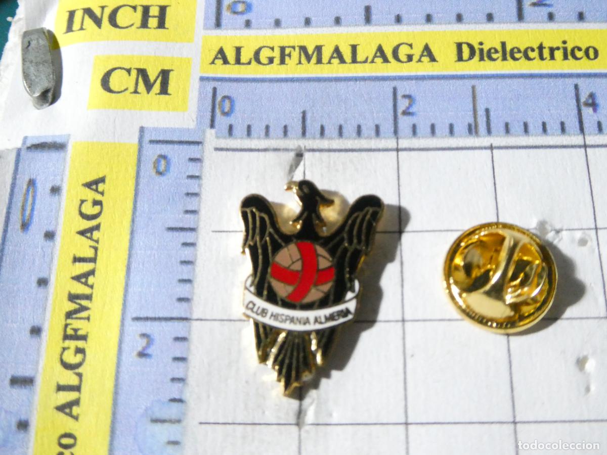 Collezionismo sportivo: PIN DE F&Uacute;TBOL. CLUB HISPANIA ALMER&Iacute;A. ESCUDO DEL EQUIPO.