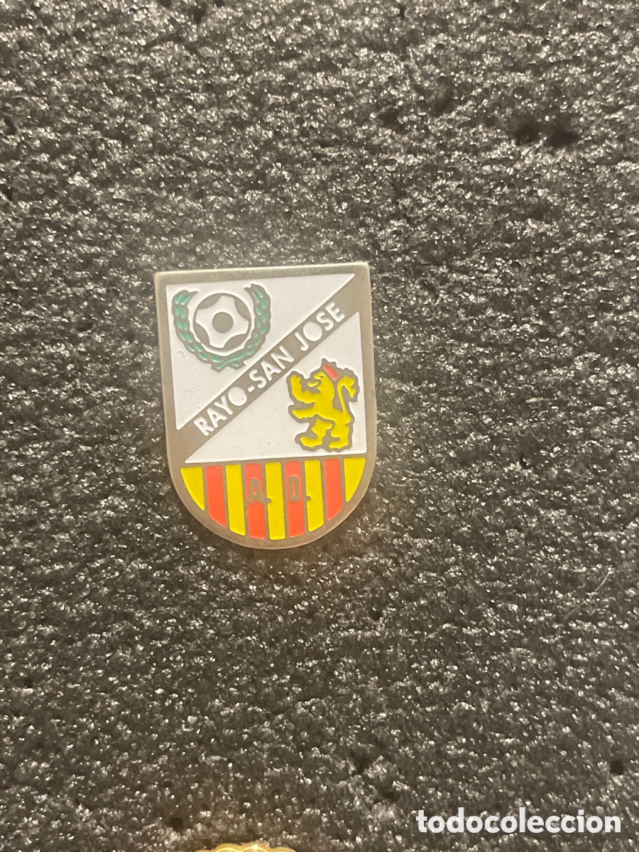 Collezionismo sportivo: Pin 134 A.D. RAYO SAN JOSE - Zaragoza