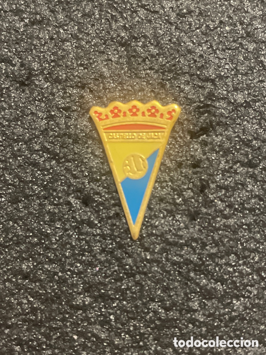 Collezionismo sportivo: Pin 143 C.F. CASTIELLO DE JACA - Jaca (Huesca)
