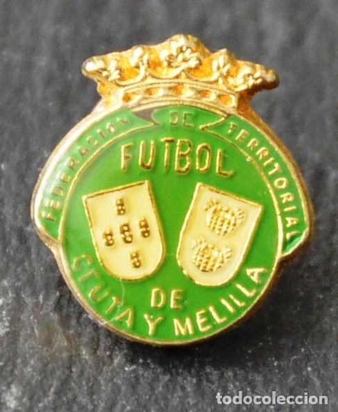 Collezionismo sportivo: ANTIGUO PIN DE F&Uacute;TBOL DE LA FEDERACI&Oacute;N TERRITORIAL DE CEUTA Y MELILLA