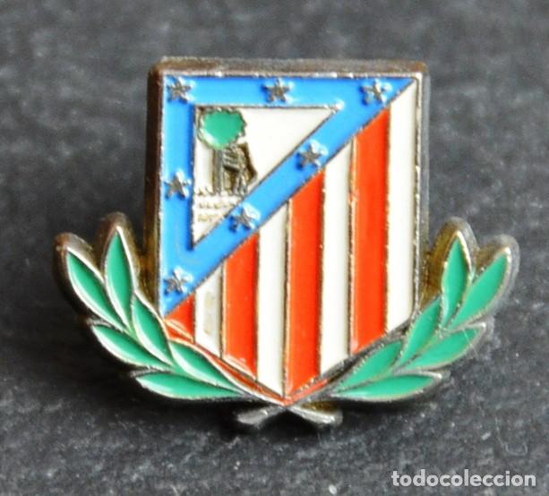 Colecionismo desportivo: ANTIGUO PIN DE F&Uacute;TBOL - LAUREADO ESCUDO CLUB ATL&Eacute;TICO DE MADRID