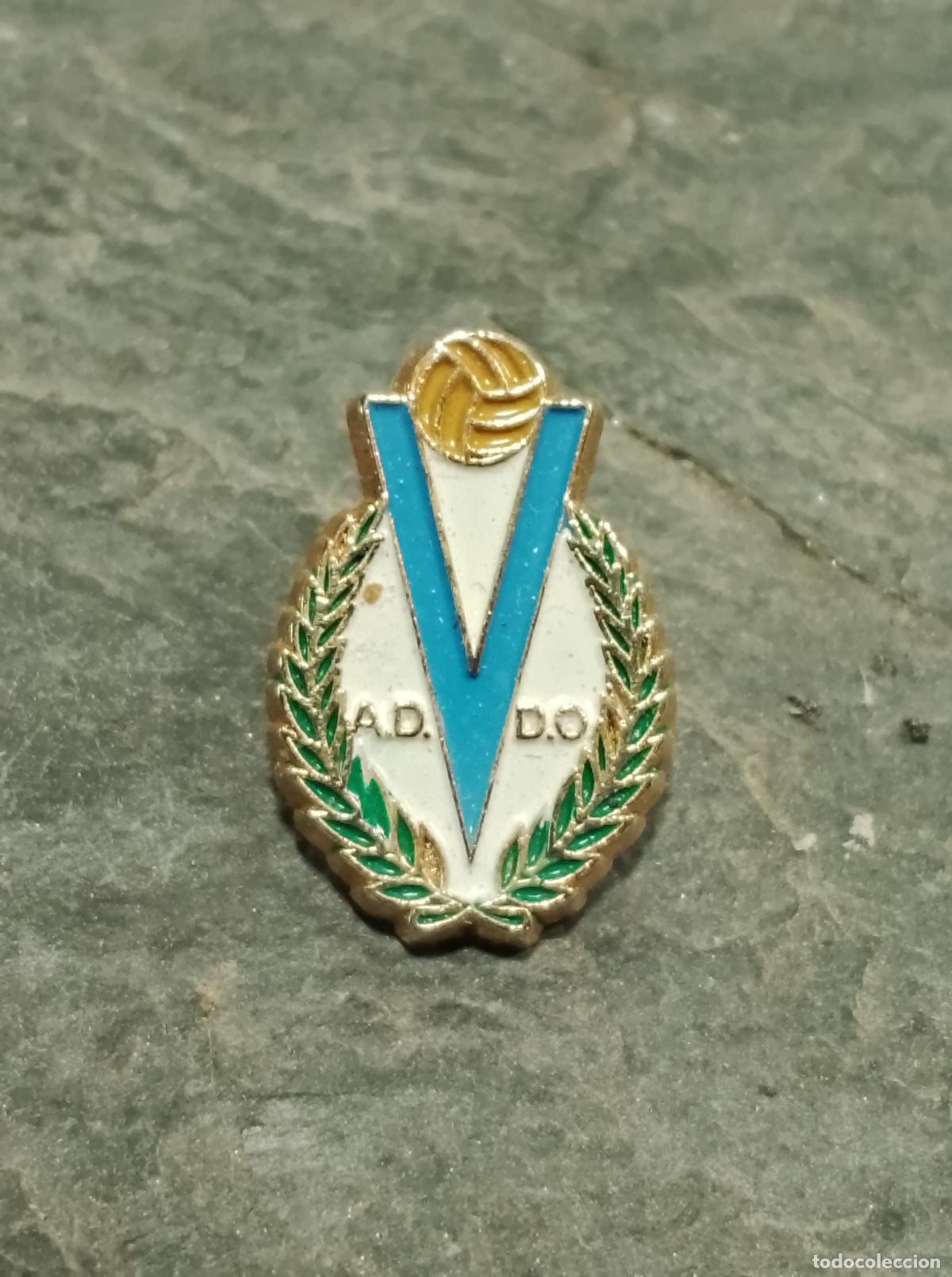 Collectionnisme sportif: Pin escudo equipo futbol asociaci&oacute;n deportiva Villaviciosa de Od&oacute;n insignia cierre mariposa madrid