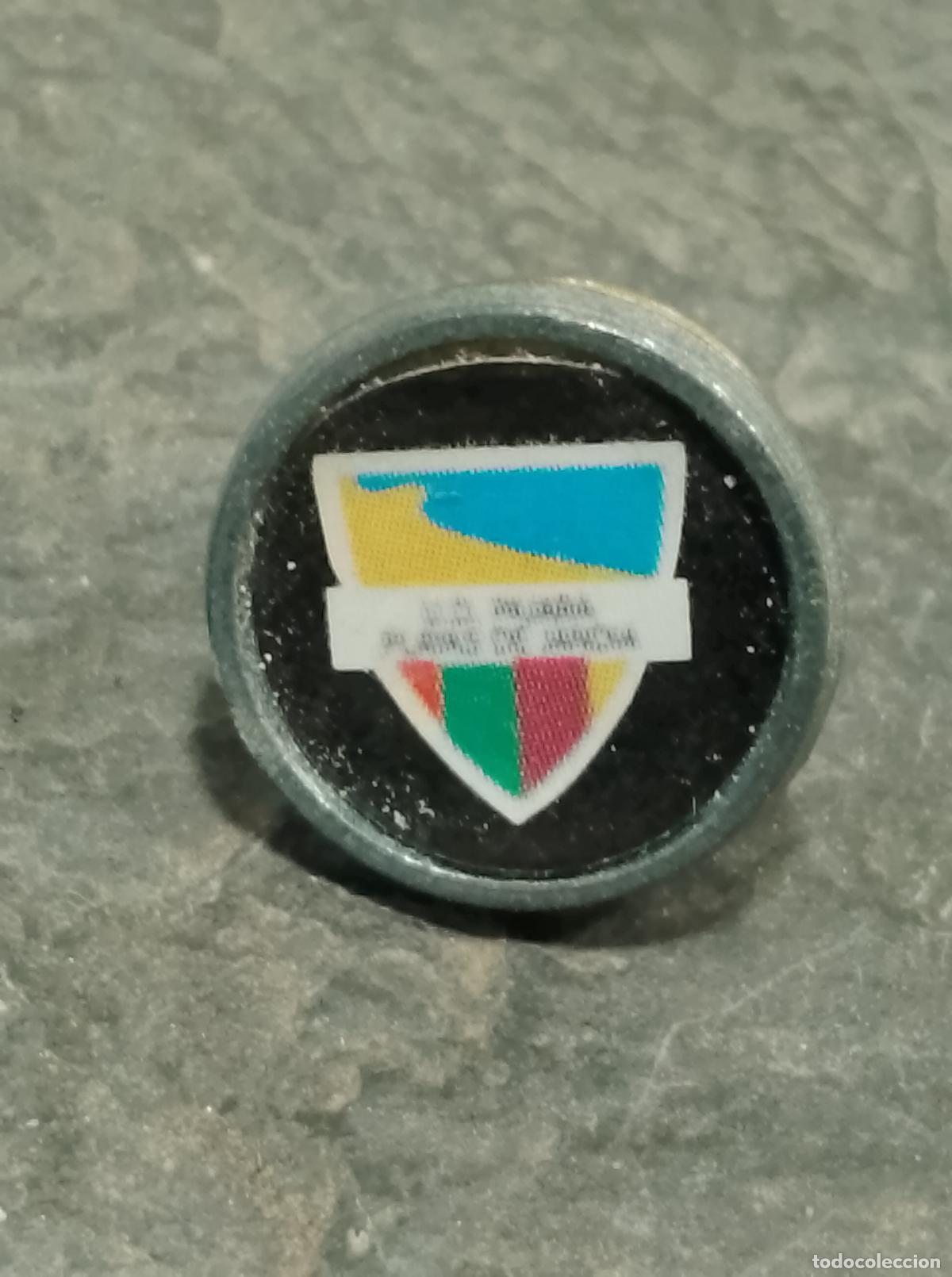Sammelleidenschaft Sport: Pin escudo equipo futbol club uni&oacute;n deportiva p&aacute;jara playas de jandia insignia cierre mariposa