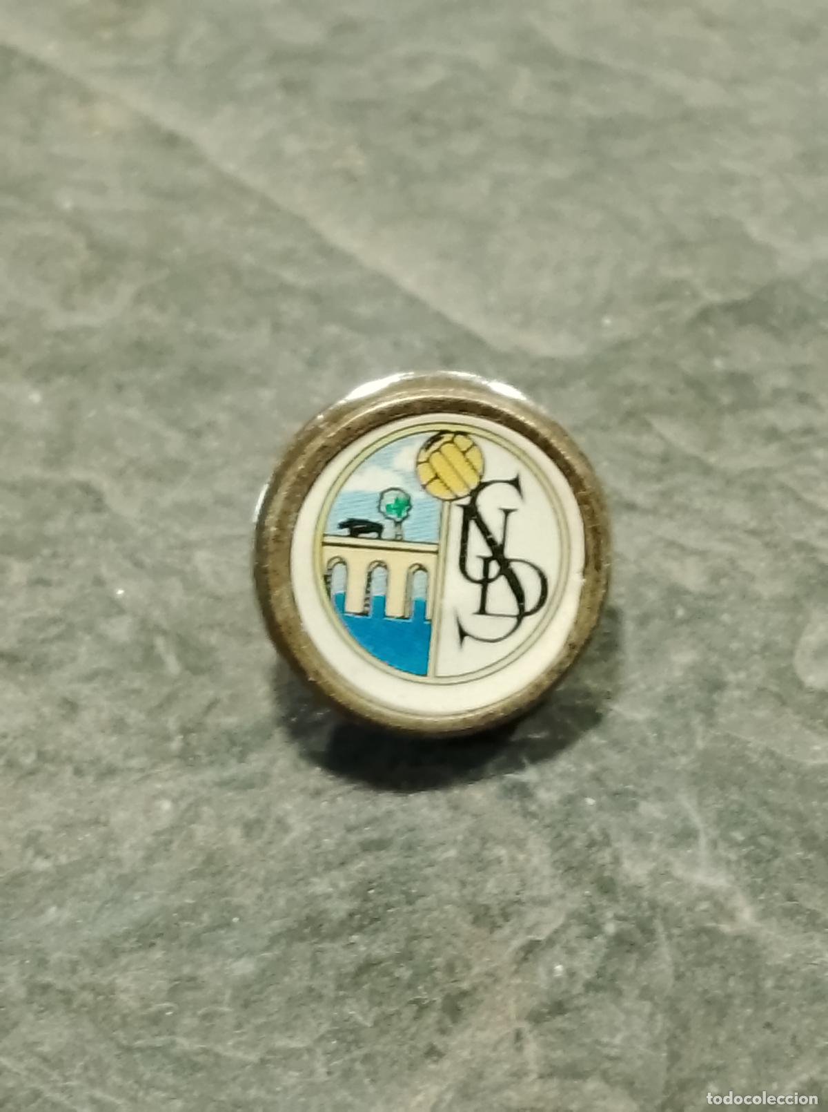 Sammelleidenschaft Sport: Pin escudo futbol club union deportiva salamanca insignia cierre mariposa equipo castilla le&oacute;n