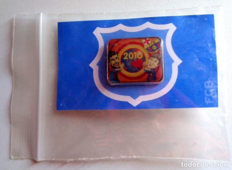Sammelleidenschaft Sport: PIN BADGE en su BLISTER ORIGINAL PRECINTADO! F&Uacute;TBOL FC BARCELONA TOONS PIQU&Eacute; LEO MESSI LIGA 2010