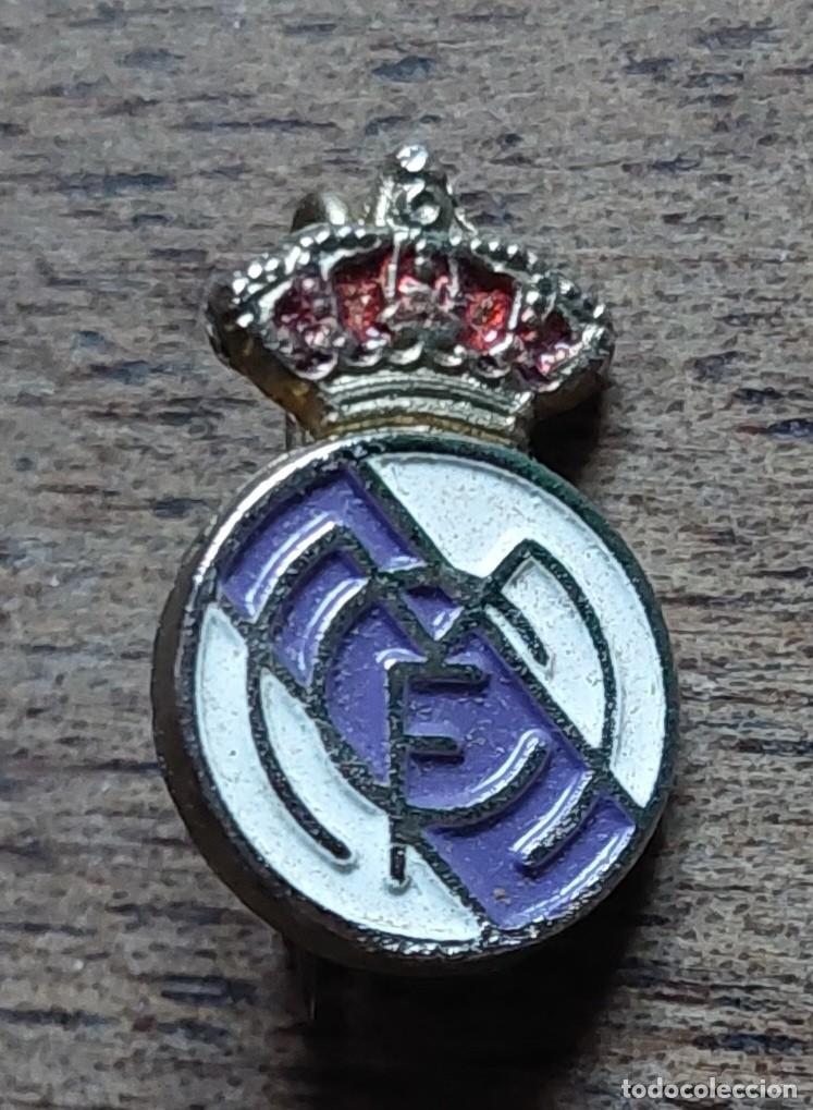 Coleccionismo deportivo: Emblema Real Madrid futbol
