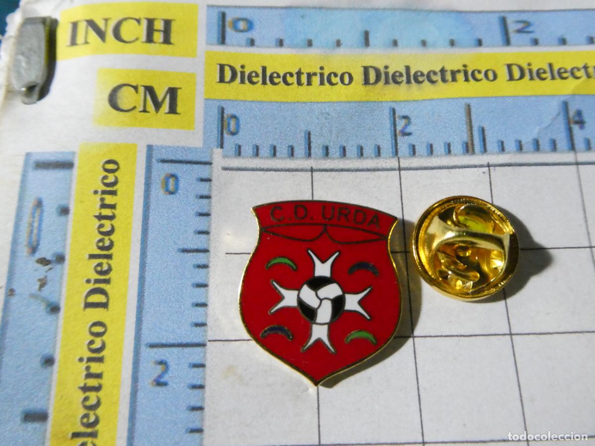 Sammelleidenschaft Sport: PIN DE DEPORTES. F&Uacute;TBOL. CD URDA TOLEDO. ESCUDO EQUIPO.