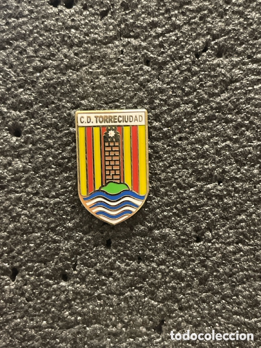 Coleccionismo deportivo: Pin 428 C.D. TORRECIUDAD - Torreciudad (Huesca)