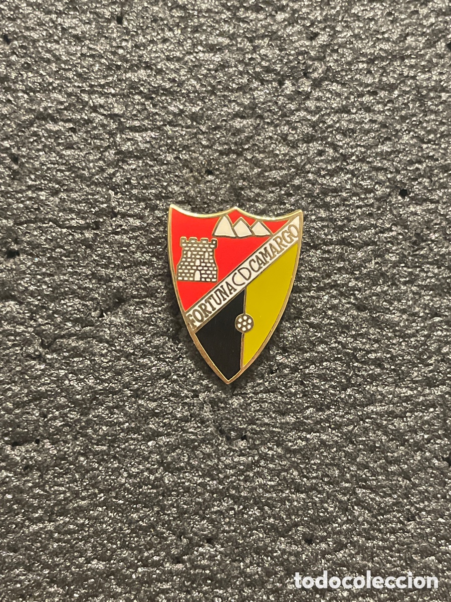 Collectionnisme sportif: Pin 62 C.D. FORTUNA CAMARGO - Camargo (Cantabria)