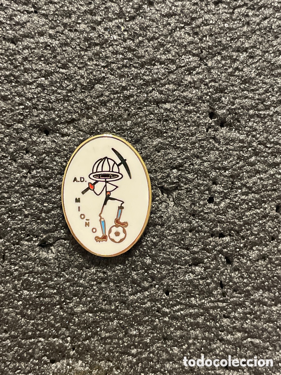 Collectionnisme sportif: Pin 124 A.D. MIO&Ntilde;O - Mio&ntilde;o (Cantabria)