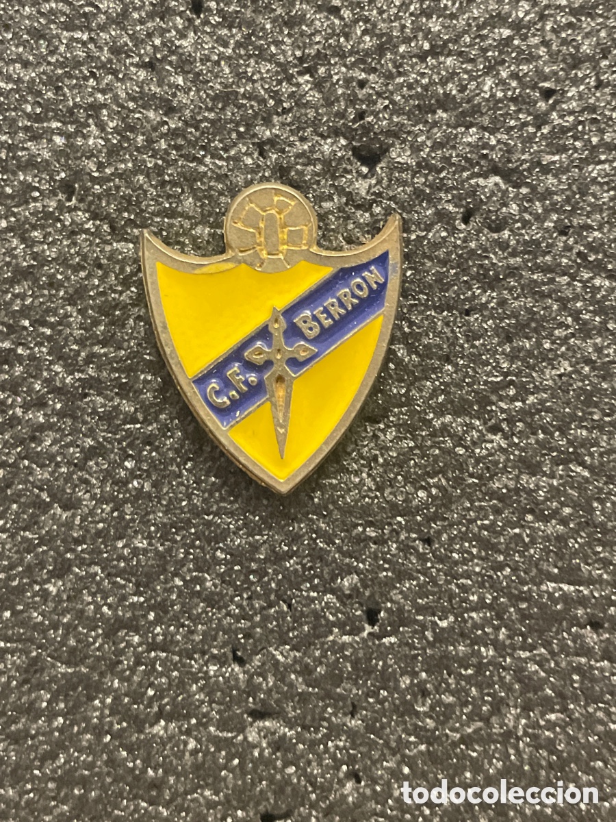 Collectionnisme sportif: Pin 11 C.F. BERRON - El Berron (Asturias)