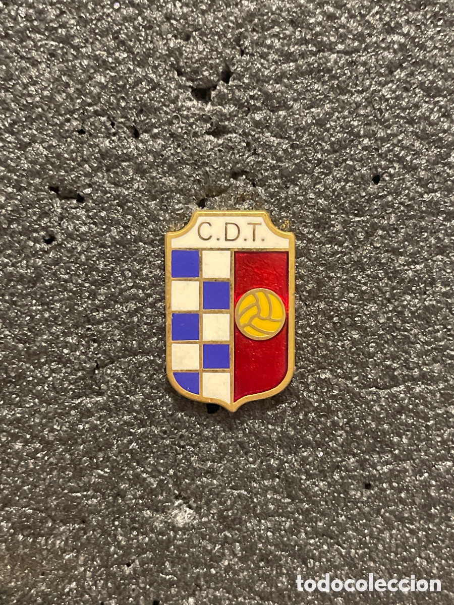 Collectionnisme sportif: Pin 27 C.D. TURON - Turon (Asturias)