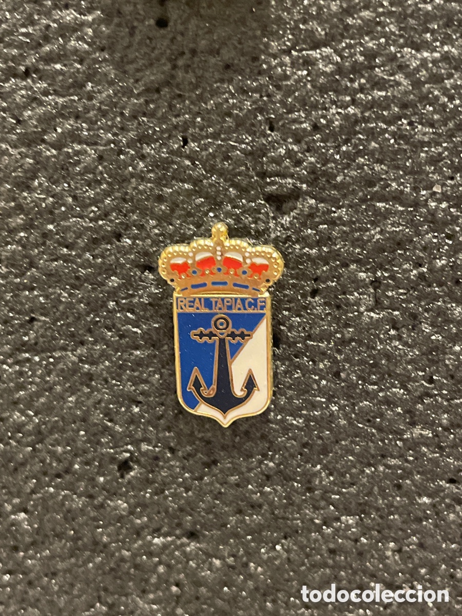 Collectionnisme sportif: Pin 38 REAL TAPIA C.F. - Tapia de Casariego (Asturias)