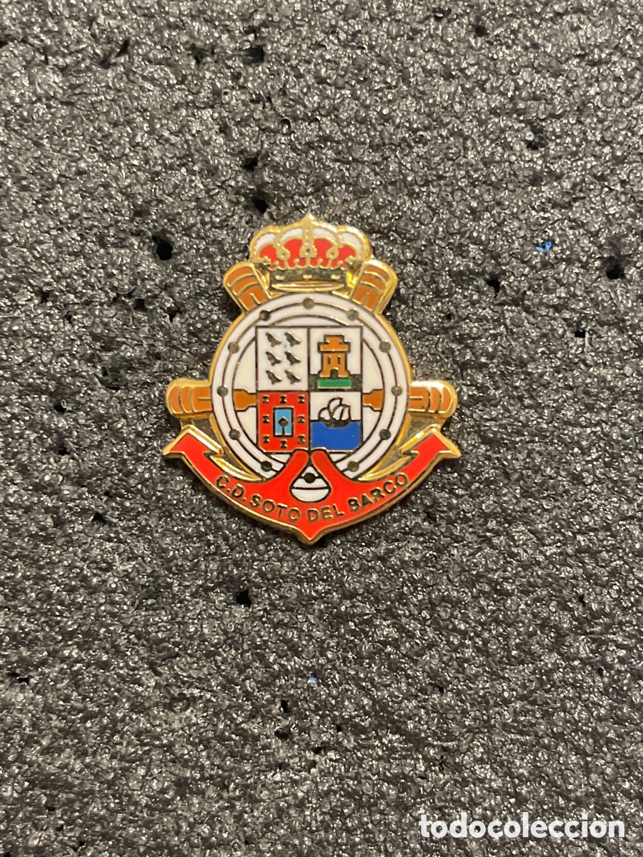 Collezionismo sportivo: Pin 65 C.D. SOTO DEL BARCO - Pravia (Asturias)