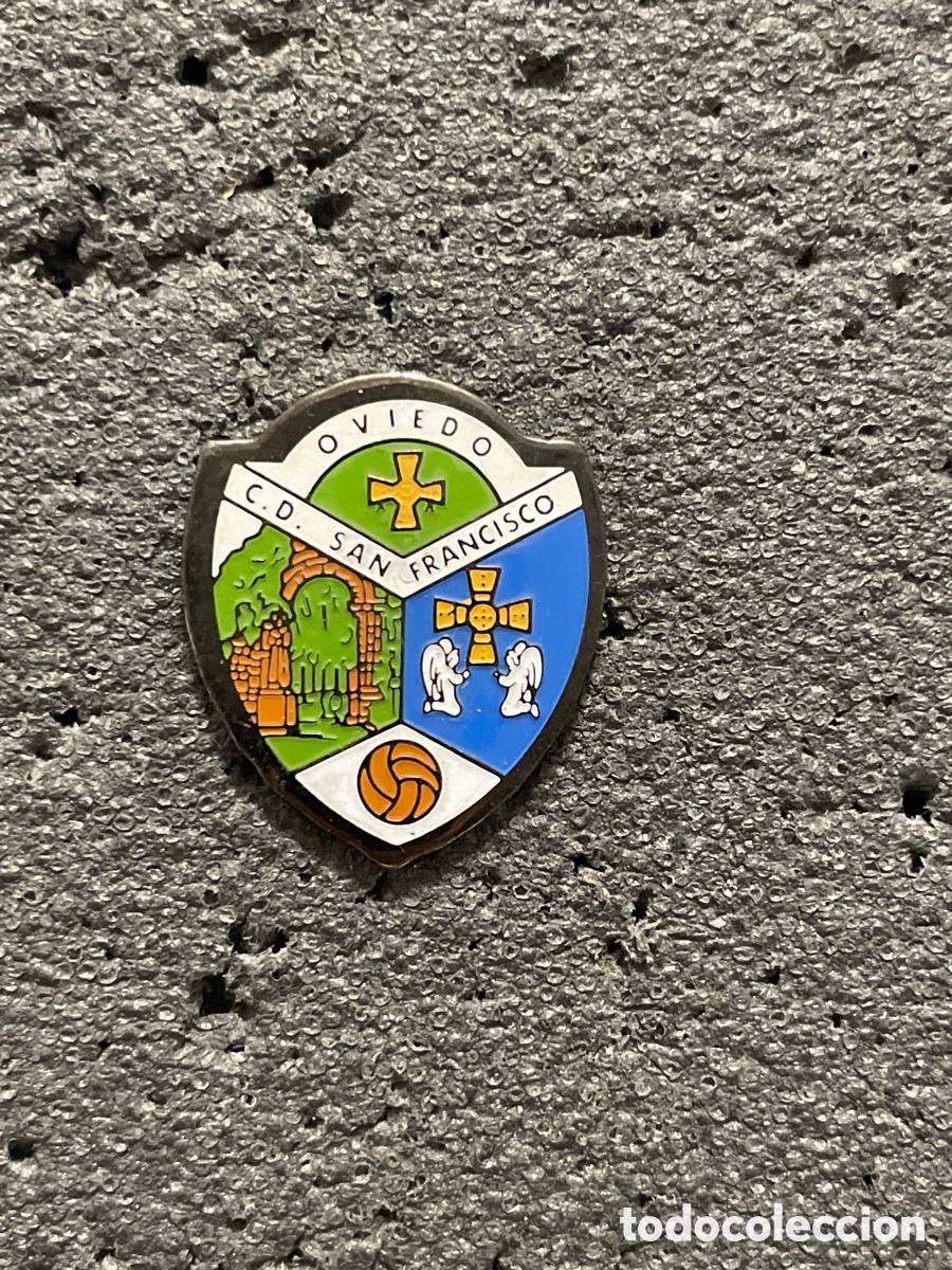 Collezionismo sportivo: Pin 70 C.D. SAN FRANCISCO - Oviedo (Asturias)