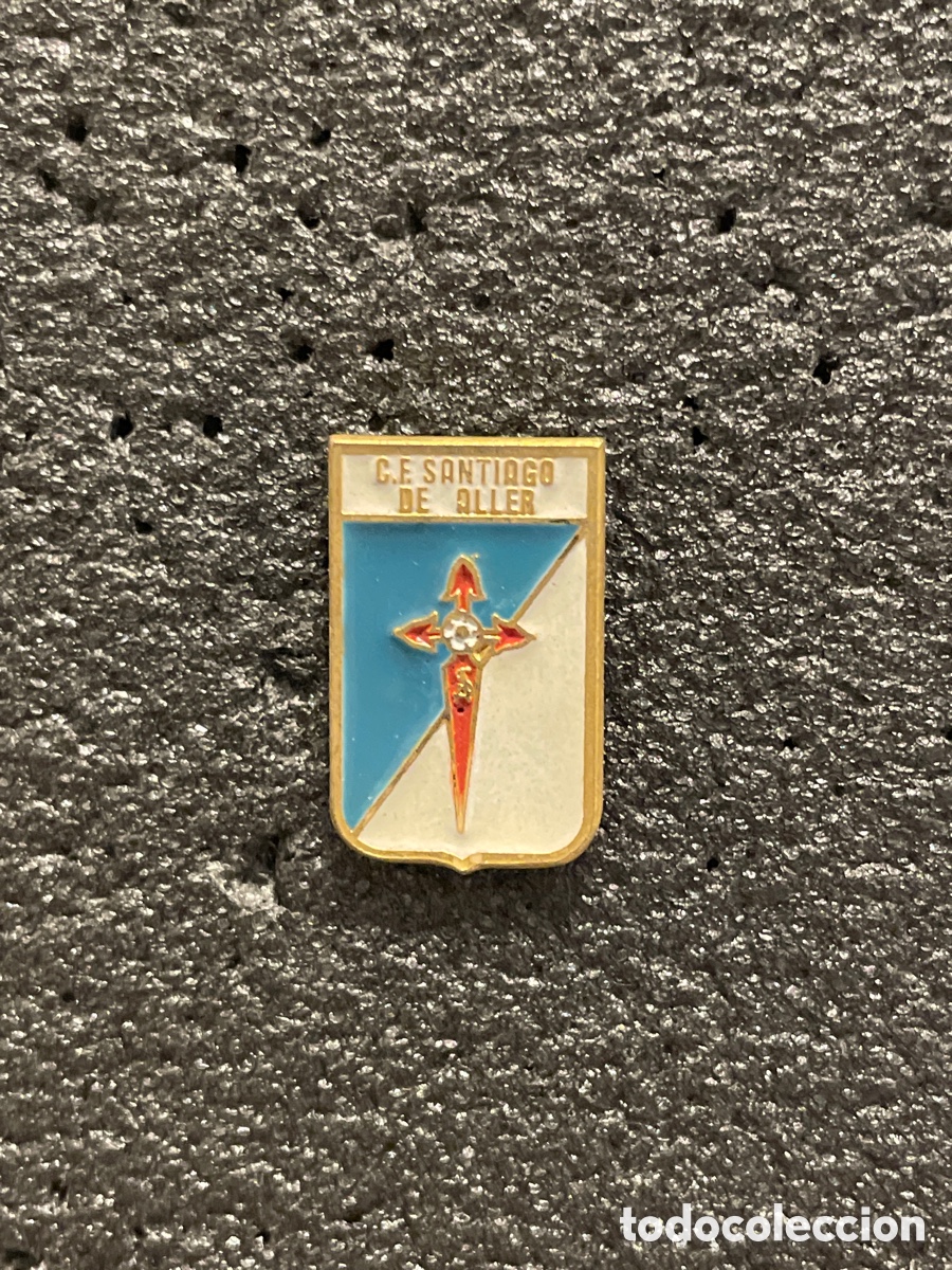 Collezionismo sportivo: Pin 90 C.F. SANTIAGO DE ALLER - Aller (Asturias)