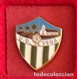 Sammelleidenschaft Sport: Pin de Futbol del Club UD La Vega - Pizarra Malaga