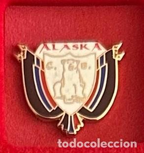Coleccionismo deportivo: Pin de Futbol del Club CD Alaska - Torre del Mar Malaga