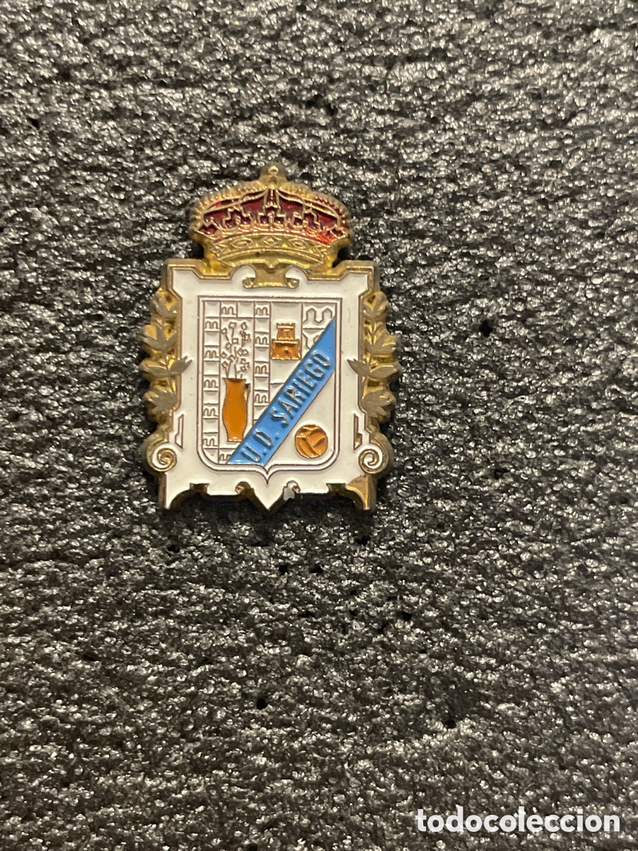 Collectionnisme sportif: Pin 104 U.D. SARIEGO - Vega de Sariego