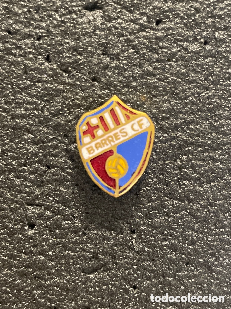 Collectionnisme sportif: Pin 111 BARRES C.F. - Barres (Asturias)