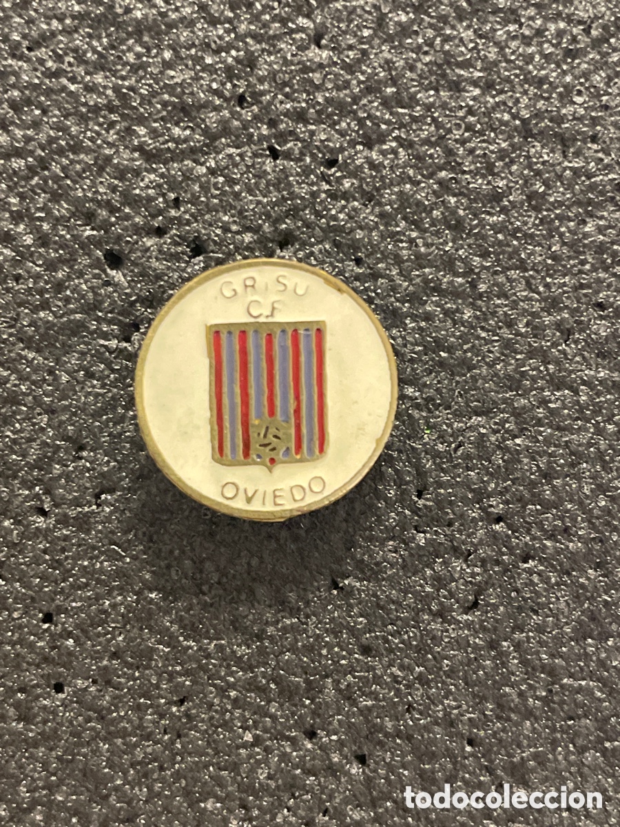 Collectionnisme sportif: Pin 149 GRISU C.F. - Oviedo (Asturias)