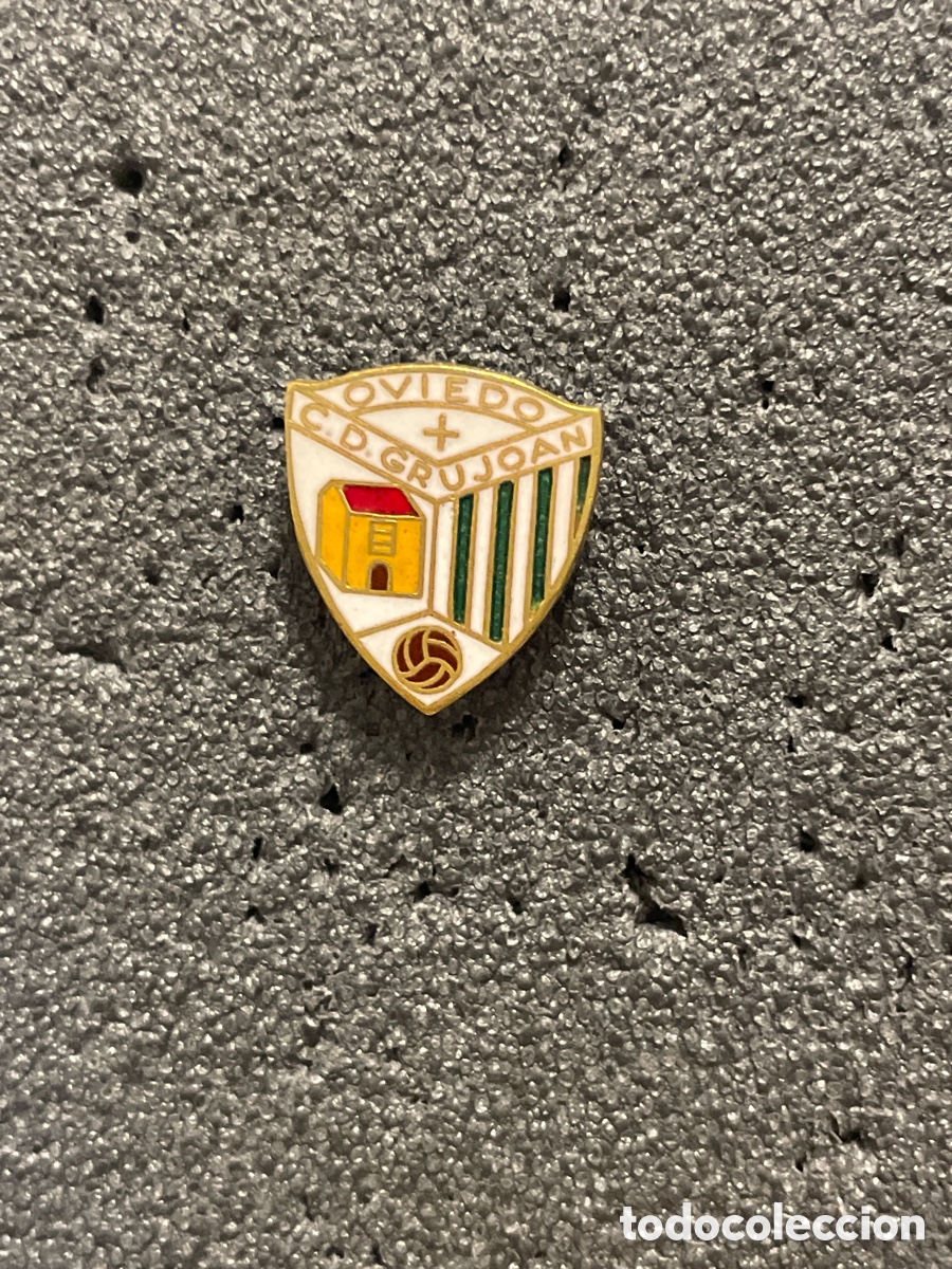 Collectionnisme sportif: Pin 151 C.D. GRUJOAN - Oviedo (Asturias)