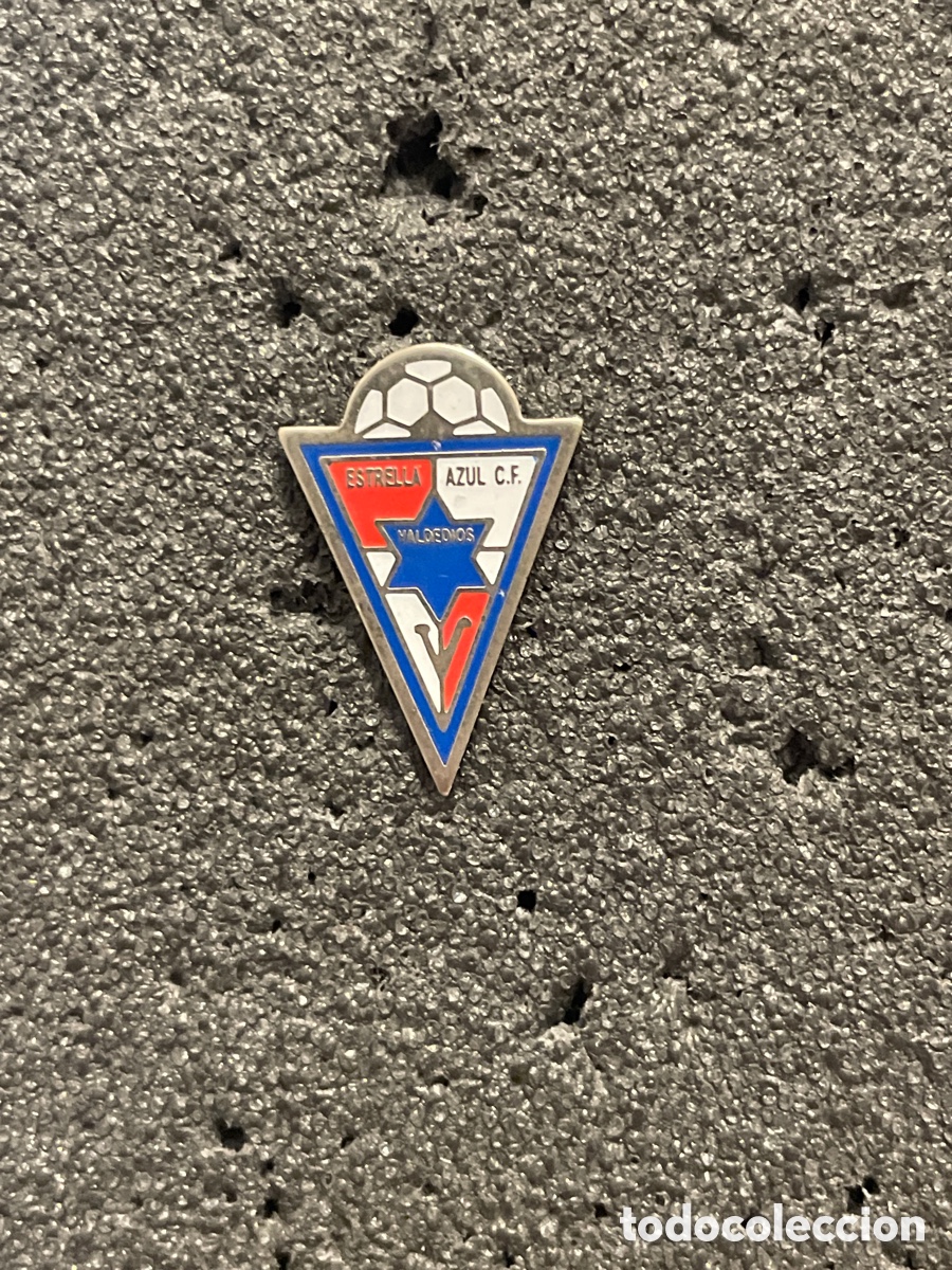 Collectionnisme sportif: Pin 161 ESTRELLA AZUL C.F. - Villaviciosa (Asturias)
