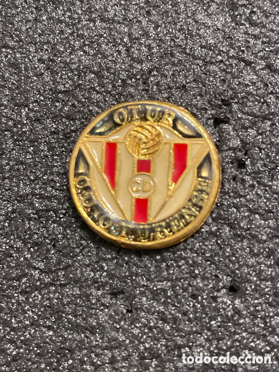Collectionnisme sportif: Pin 174 C.D. OTURENSE - Otur (Asturias)