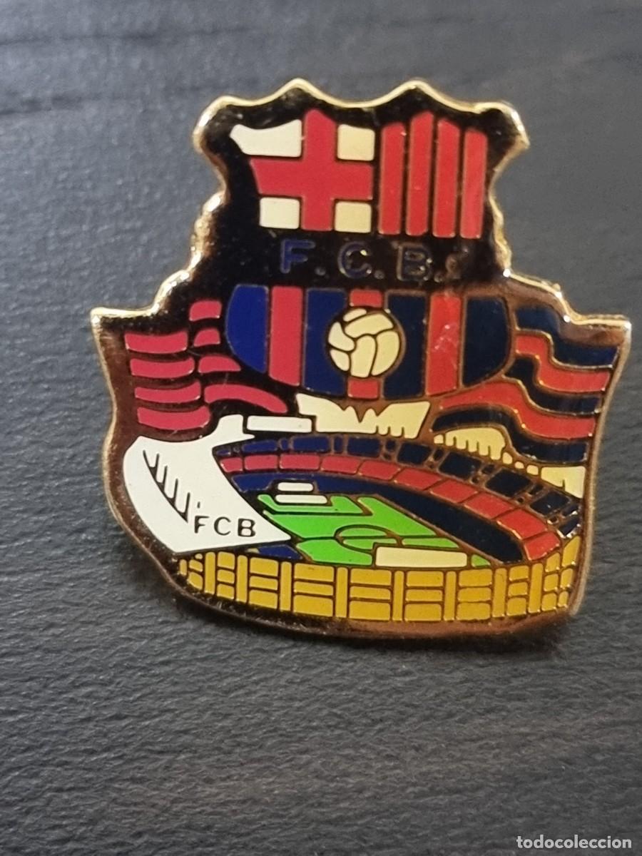 Collectionnisme sportif: Pin F.C.Barcelona Escudo y Nou Camp