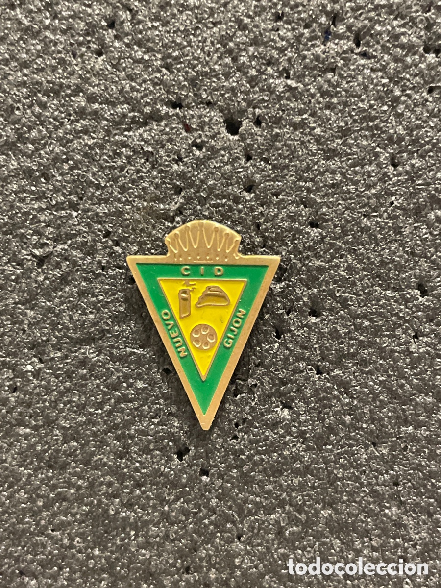 Collectionnisme sportif: Pin 194 C.I.D. NUEVO GIJON - Gijon (Asturias)