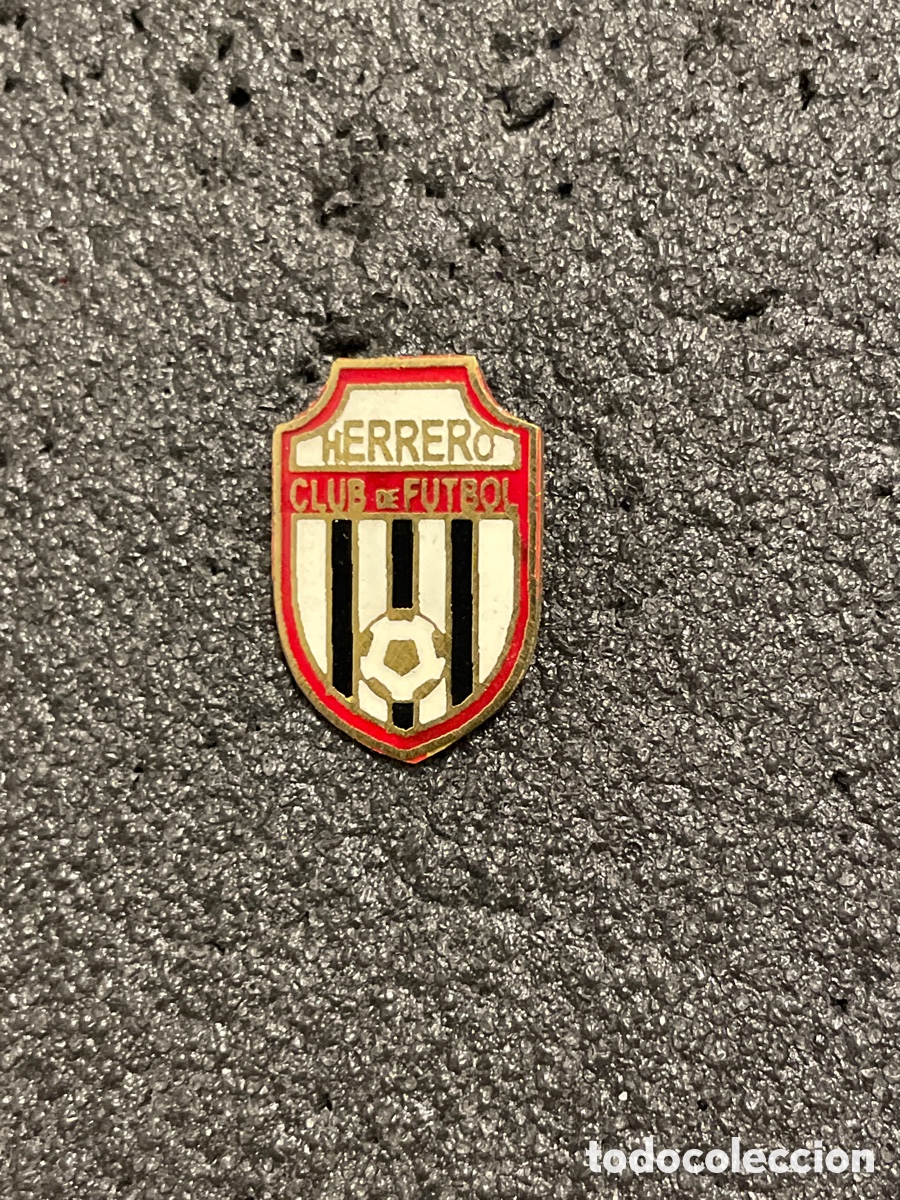 Collectionnisme sportif: Pin 195 HERRERO C.F. - Oviedo (Asturias)