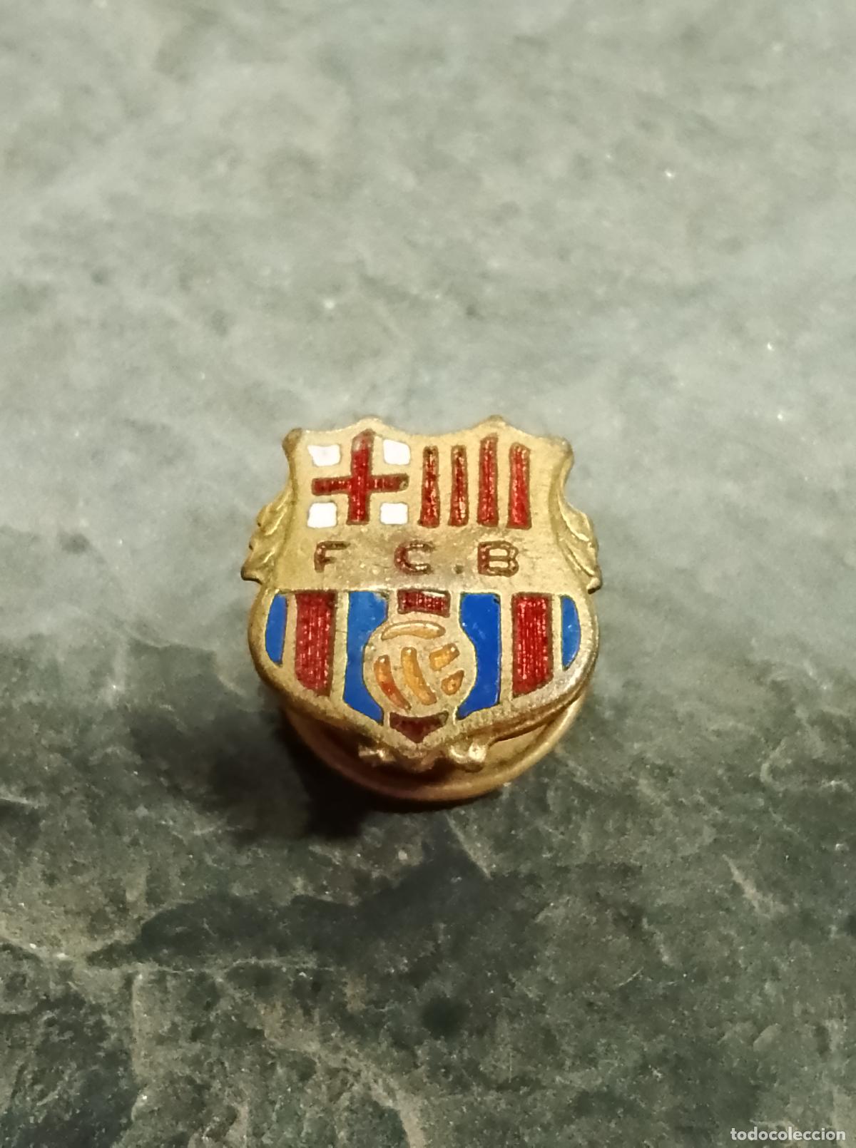 Sammelleidenschaft Sport: Pin muy raro antiguo escudo equipo futbol club barcelona insignia esmaltada ojal bot&oacute;n antigua