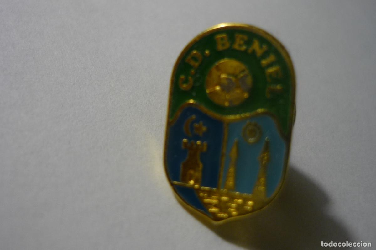 Sammelleidenschaft Sport: pin futbol cd beniel